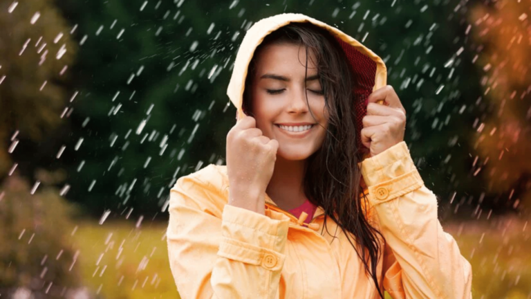 Beat Monsoon Humidity: Skincare Tips to Keep Your Skin Glowing